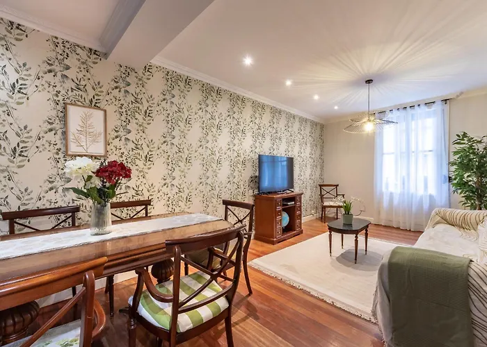 Ayuntamiento Bilbao, Casco Viejo -parking Optional * Бильбао