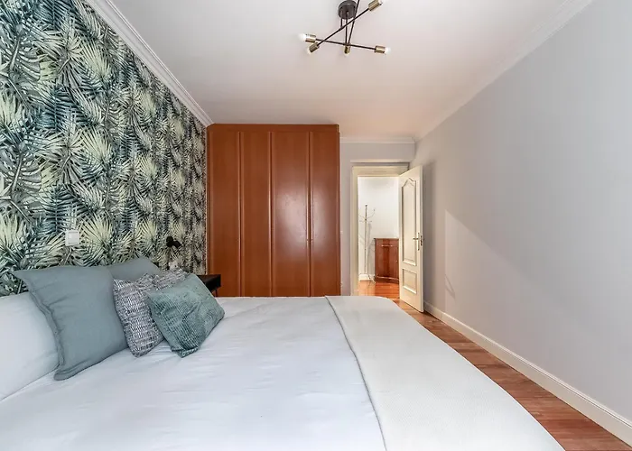 Ayuntamiento Bilbao, Casco Viejo -parking Optional *